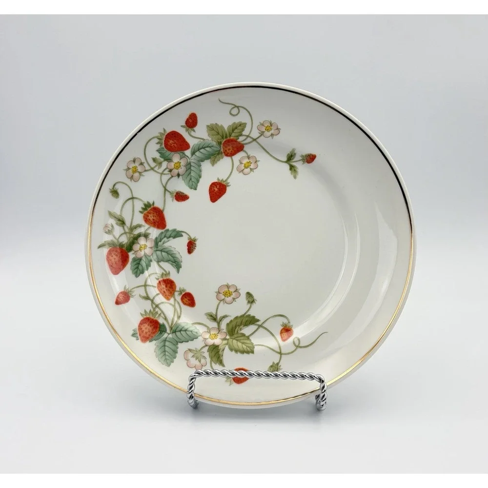 Vintage 1978 Avon Strawberry Porcelain Salad Dessert Plate 22K Gold Trim Cottage